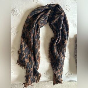 Chunky Leopard Print Scarf
